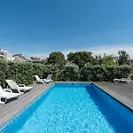 Chic Hideaway: Pool & Garden Appartement *