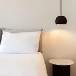 Chic Hideaway: Pool & Garden Appartement