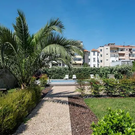 Chic Hideaway: Pool & Garden Lägenhet