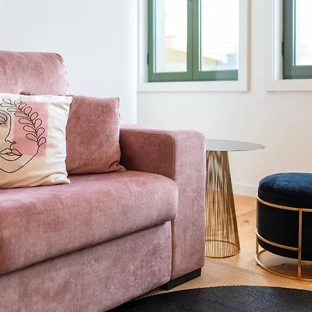 Chic Hideaway: Pool & Garden דירה