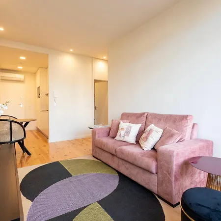 Chic Hideaway: Pool & Garden Oporto