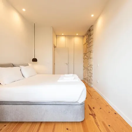 Chic Hideaway: Pool & Garden Oporto