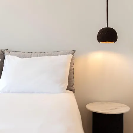 Chic Hideaway: Pool & Garden Apartamento