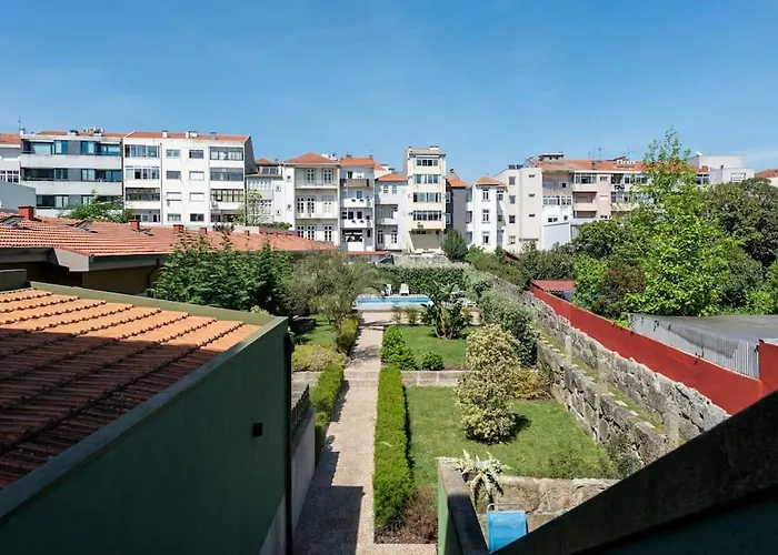 Διαμέρισμα Chic Hideaway: Pool & Garden *