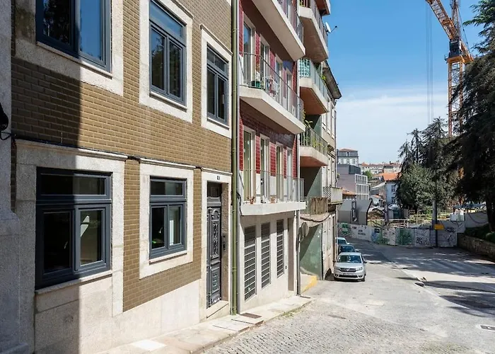 Chic Hideaway: Pool & Garden Apartamento