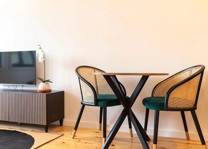 Apartamento Chic Hideaway: Pool & Garden Porto