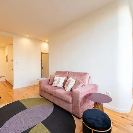 Chic Hideaway: Pool & Garden Appartement