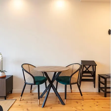 Appartement Chic Hideaway: Pool & Garden