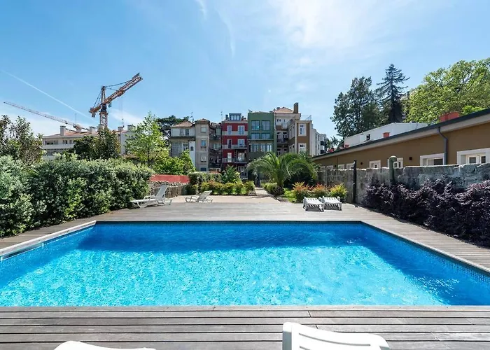 Appartement Chic Hideaway: Pool & Garden