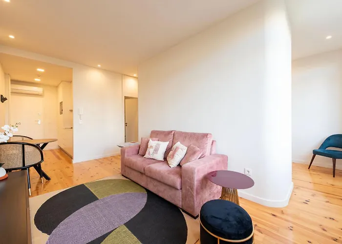 Chic Hideaway: Pool & Garden Appartement