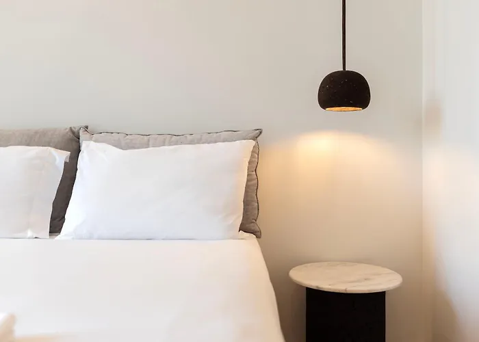 Chic Hideaway: Pool & Garden Appartement