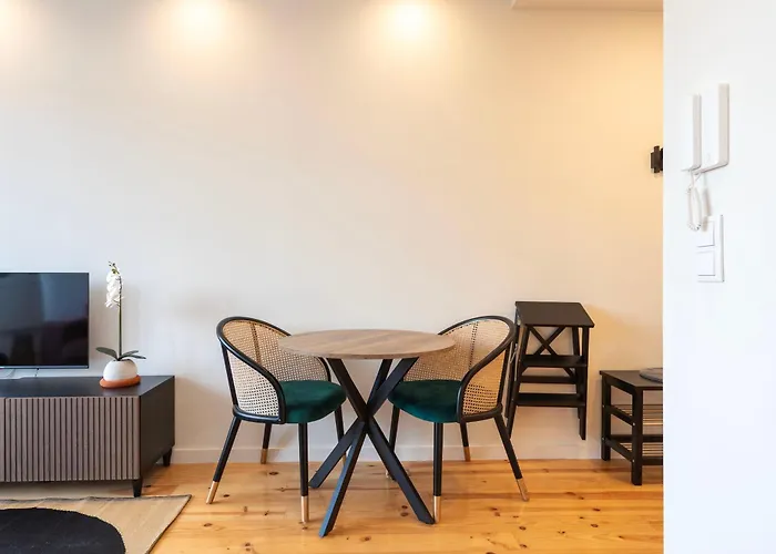 Appartement Chic Hideaway: Pool & Garden