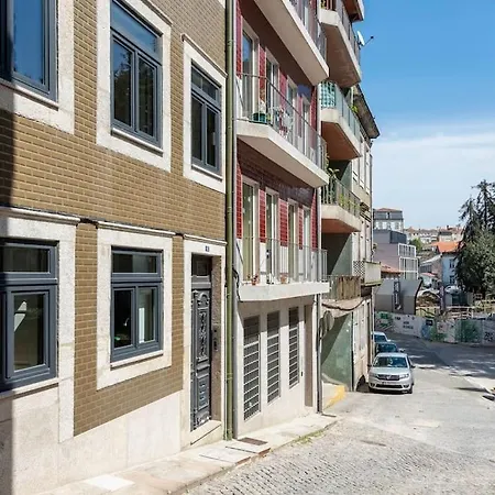 Chic Hideaway: Pool & Garden Apartament