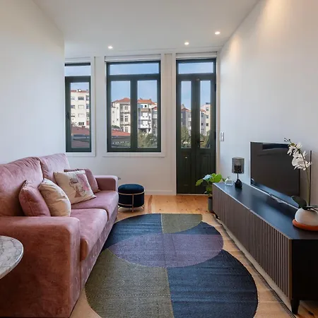 Chic Hideaway: Pool & Garden * Porto